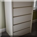 F41. White 5-drawer dresser. 